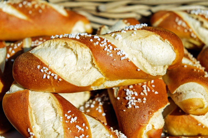 vitrine-LE CASTELLET-min_dish-food-baking-dessert-bread-bakery-595291-pxhere.com